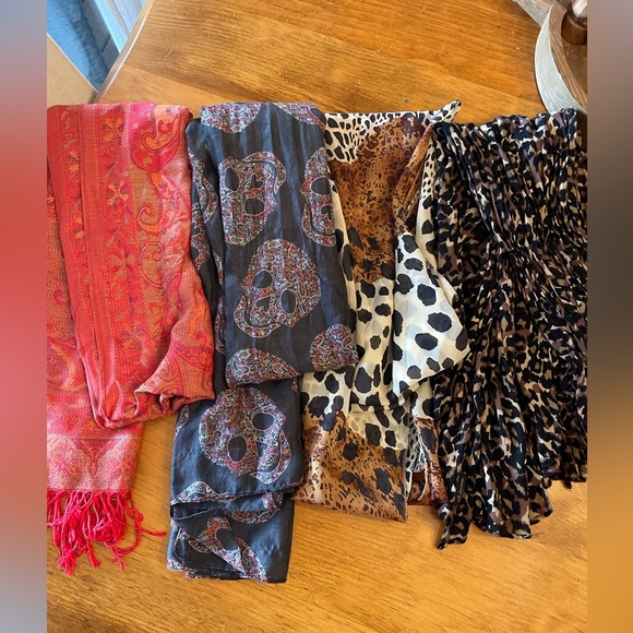 Lot of scarfs - Picture 4 of 9